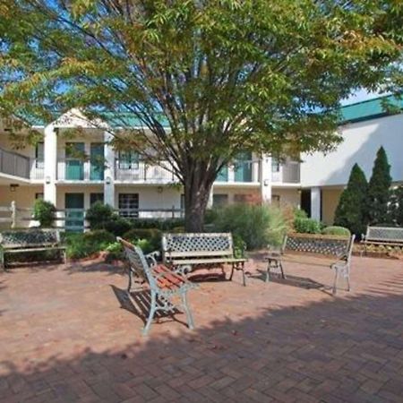 Quality Inn & Suites Hanes Mall Winston-Salem Exteriör bild