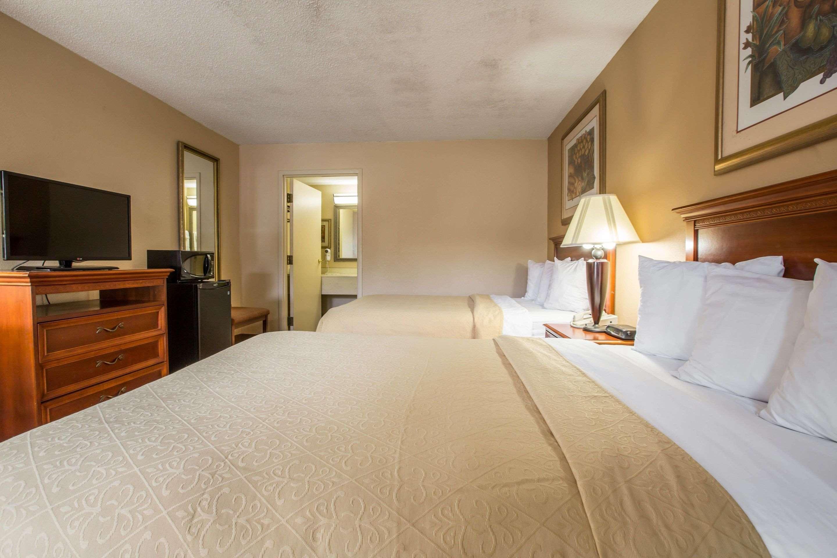 Quality Inn & Suites Hanes Mall Winston-Salem Exteriör bild