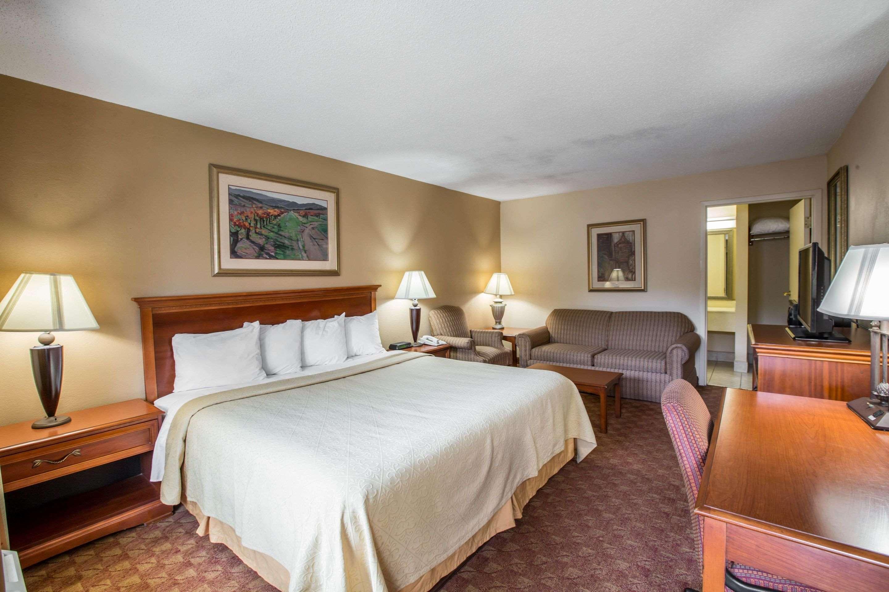 Quality Inn & Suites Hanes Mall Winston-Salem Exteriör bild