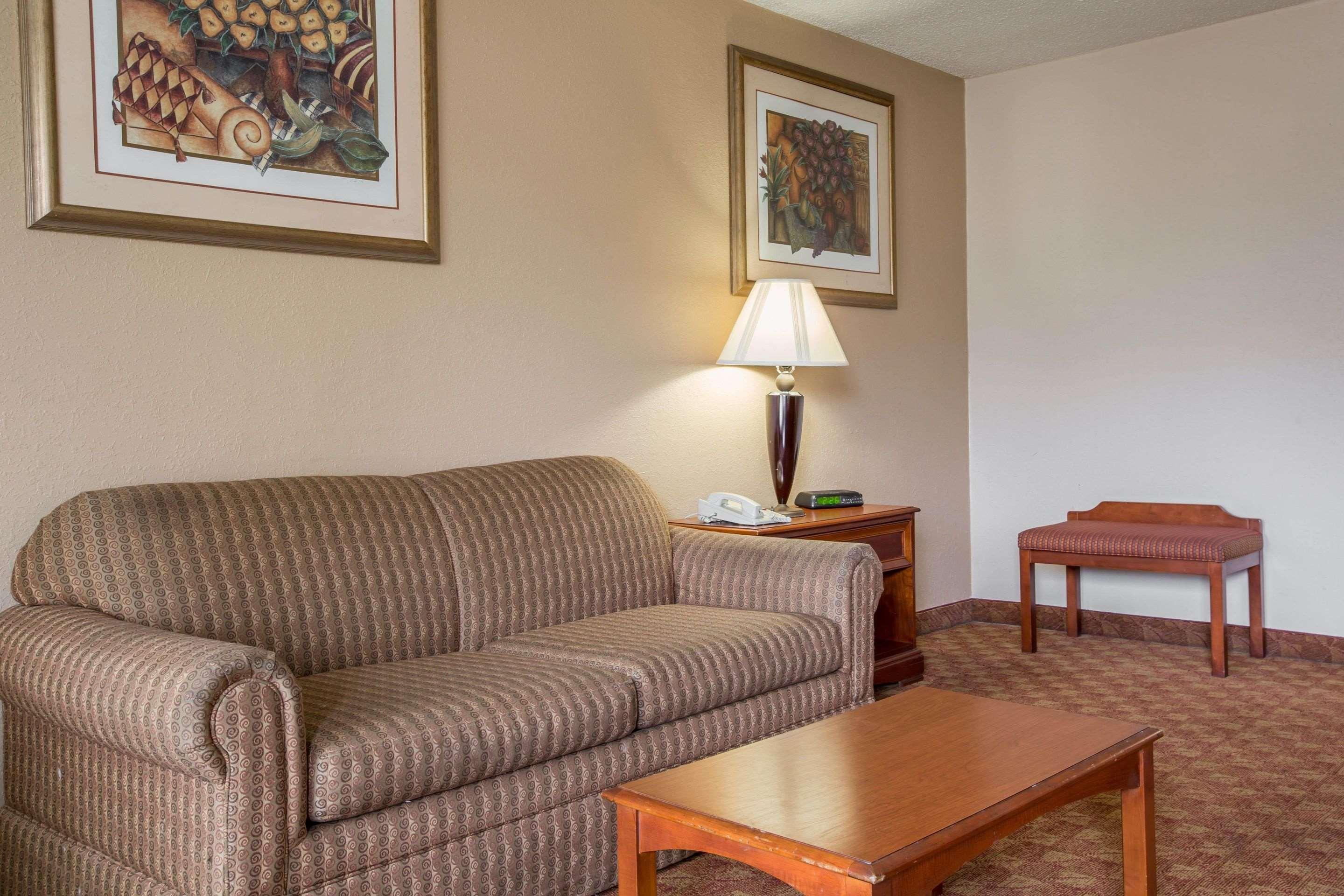 Quality Inn & Suites Hanes Mall Winston-Salem Exteriör bild